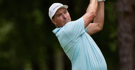 Kevin Roy birdies first five holes en route to early Albertsons .
